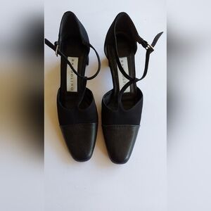 Women's high-heeled shoes from the Bandolino brand with a T-shaped strap, size 9